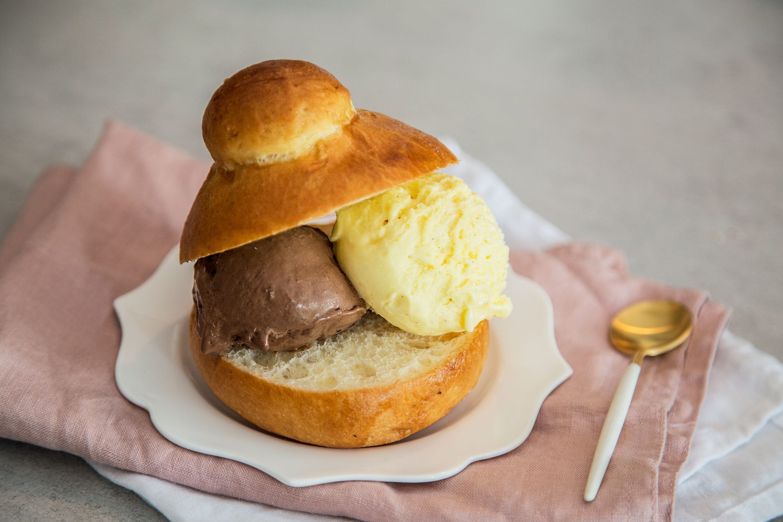 Sycylijski weekend z kultową lodową kanapką: brioche con gelato