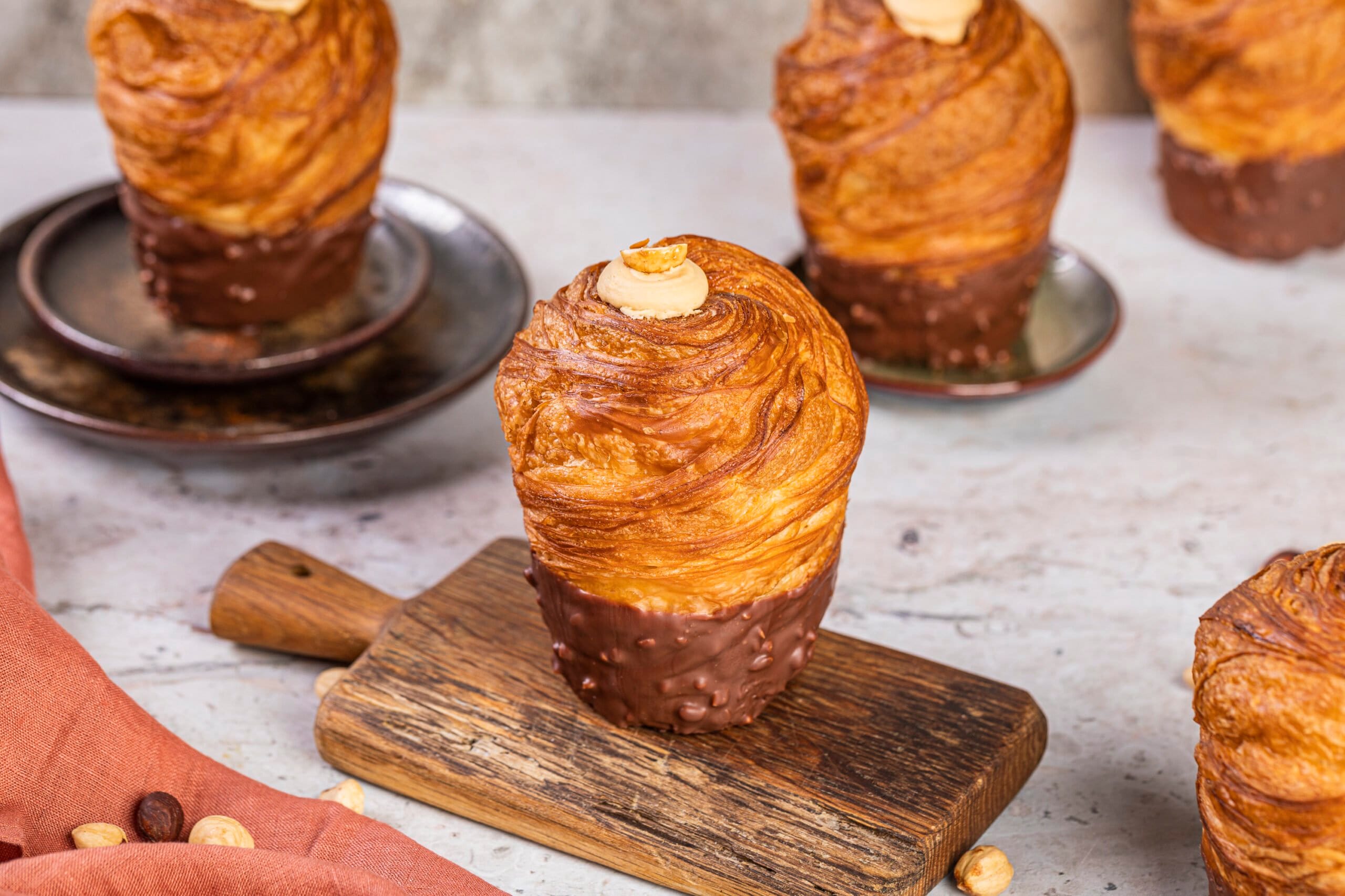 Cruffin Caramel & Hazelnuts