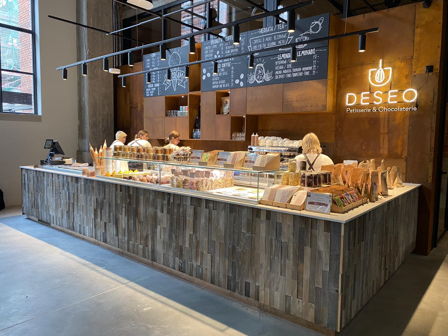 DESEO Patisserie & Chocolaterie - Montownia Food Hall, ul. Lisia Grobla 7, 80-860 Gdańsk