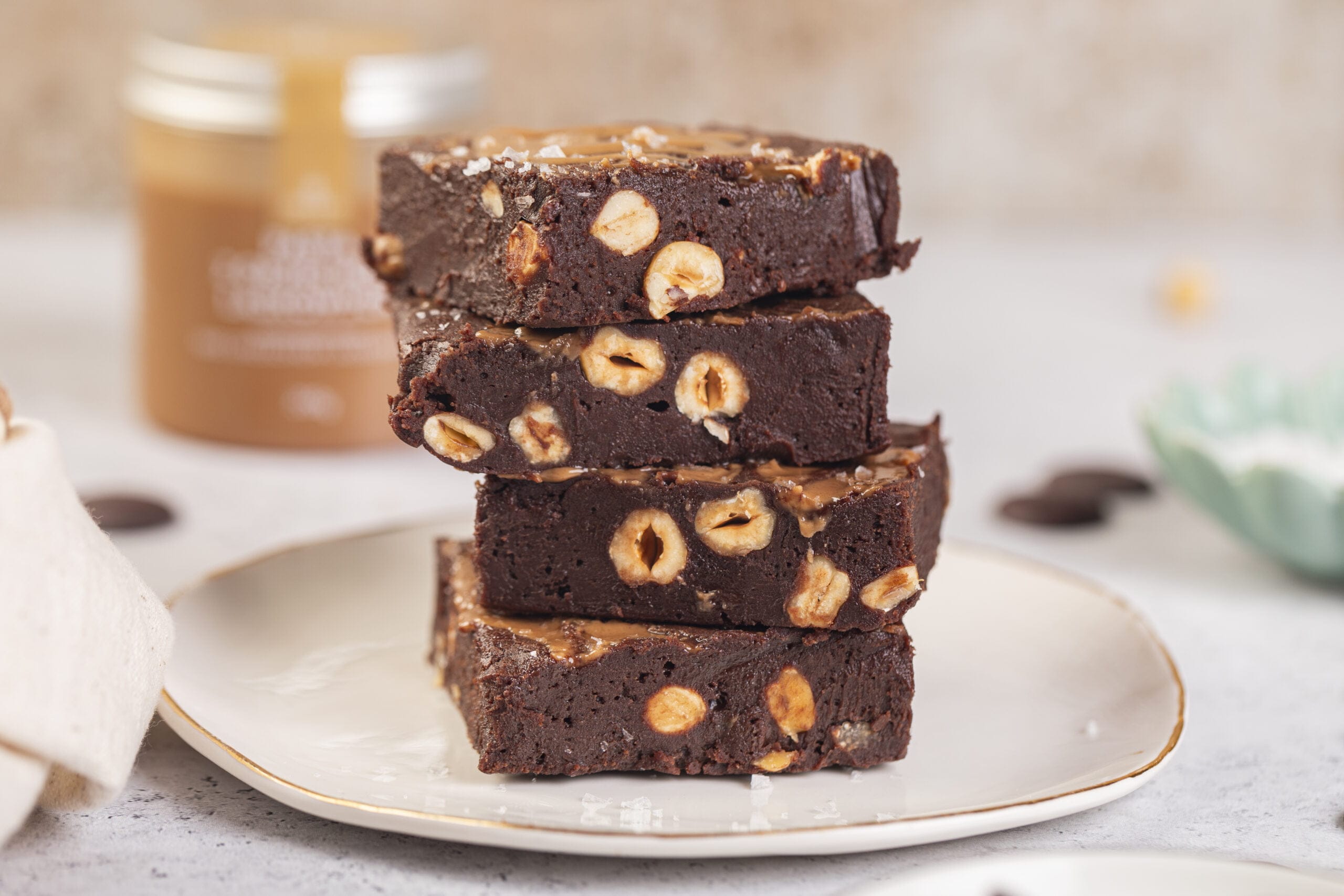 Brownie z kremem laskowym i polewą orzechową